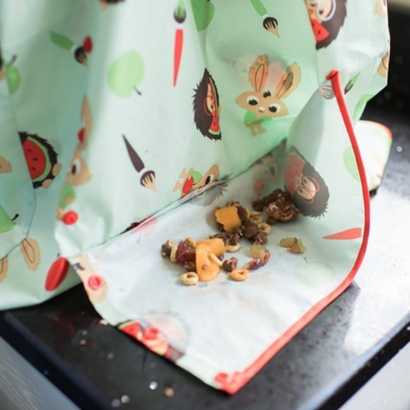 blw-tidy-tot-coverall-bib-pistachio-green-sliniak-fartuszkowy-dlugi-z-kieszonka (2).jpg