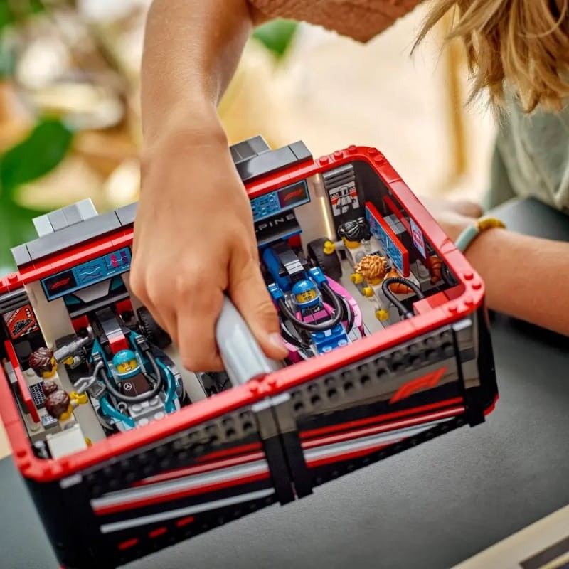 klocki-lego-f1-garaz-bolid-mercedes-6.jpg